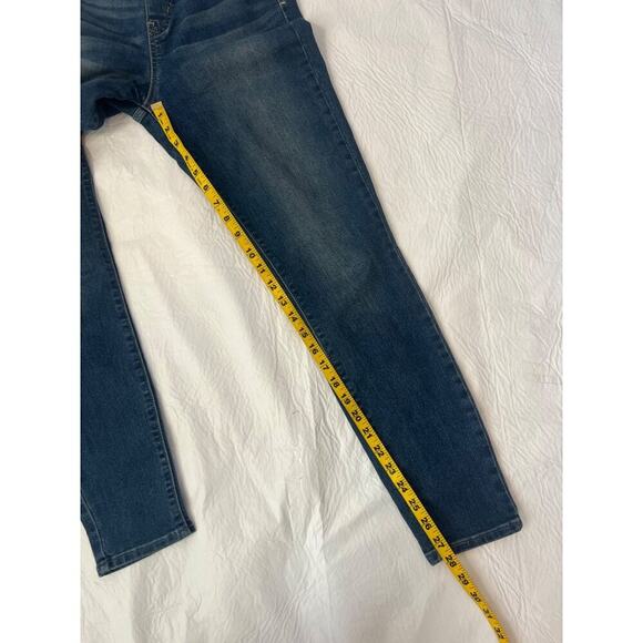 LEVIS- WOMENS TOTALLY SHAPING PULL-ON SKINNY JEANS ELASTIC WAIST - Picture 13 of 14